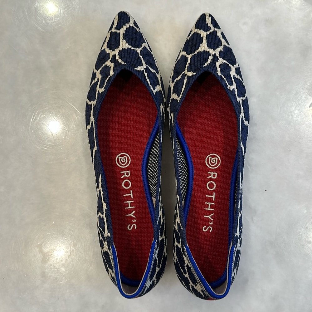 New Rothy’s Navy Giraffe Points